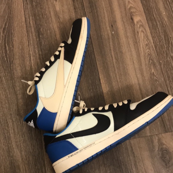 Fragment x Travis Scott Jordan 1 Retro Low OG SP - Picture 4 of 4